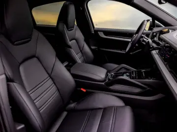 PORSCHE CAYENNE COUPE 3.0 E-HYBRID SPORTDESIGN 18w VOLL