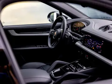 PORSCHE CAYENNE COUPE 3.0 E-HYBRID SPORTDESIGN 18w VOLL