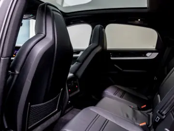 PORSCHE CAYENNE COUPE 3.0 E-HYBRID SPORTDESIGN 18w VOLL