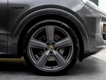 PORSCHE CAYENNE COUPE 3.0 E-HYBRID SPORTDESIGN 18w VOLL
