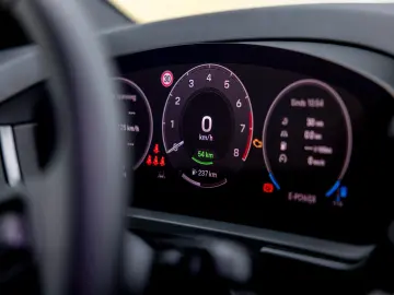 PORSCHE CAYENNE COUPE 3.0 E-HYBRID SPORTDESIGN 18w VOLL