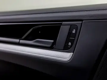 PORSCHE CAYENNE COUPE 3.0 E-HYBRID SPORTDESIGN 18w VOLL