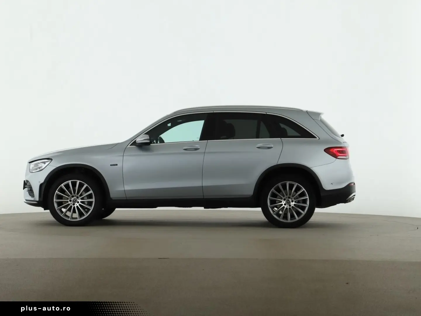 MERCEDES-BENZ GLC 300 e 4M AMG Distronic AHK Kamera Ambiente