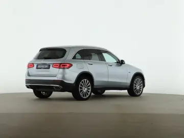 MERCEDES-BENZ GLC 300 e 4M AMG Distronic AHK Kamera Ambiente