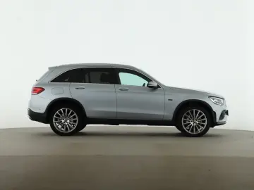MERCEDES-BENZ GLC 300 e 4M AMG Distronic AHK Kamera Ambiente