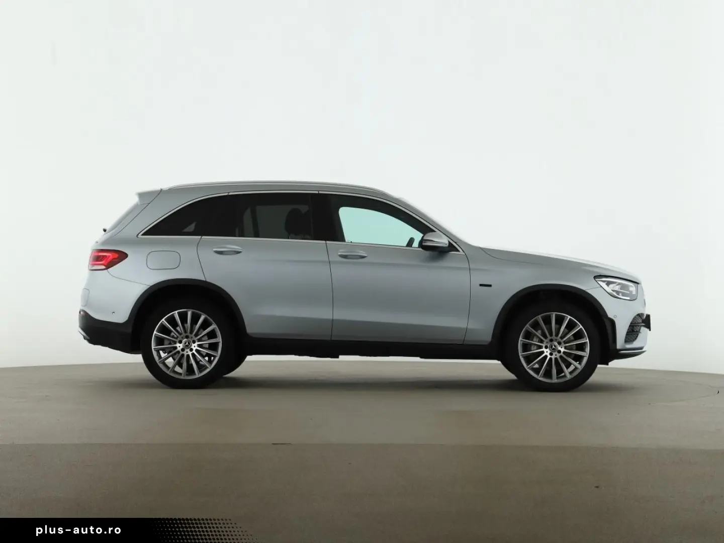 MERCEDES-BENZ GLC 300 e 4M AMG Distronic AHK Kamera Ambiente