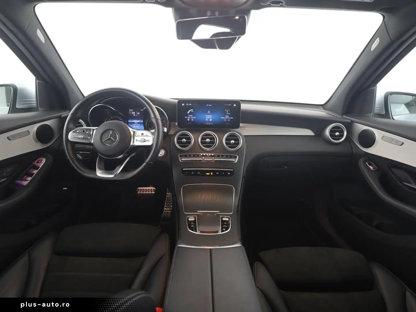 MERCEDES-BENZ GLC 300 e 4M AMG Distronic AHK Kamera Ambiente