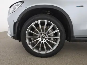 MERCEDES-BENZ GLC 300 e 4M AMG Distronic AHK Kamera Ambiente