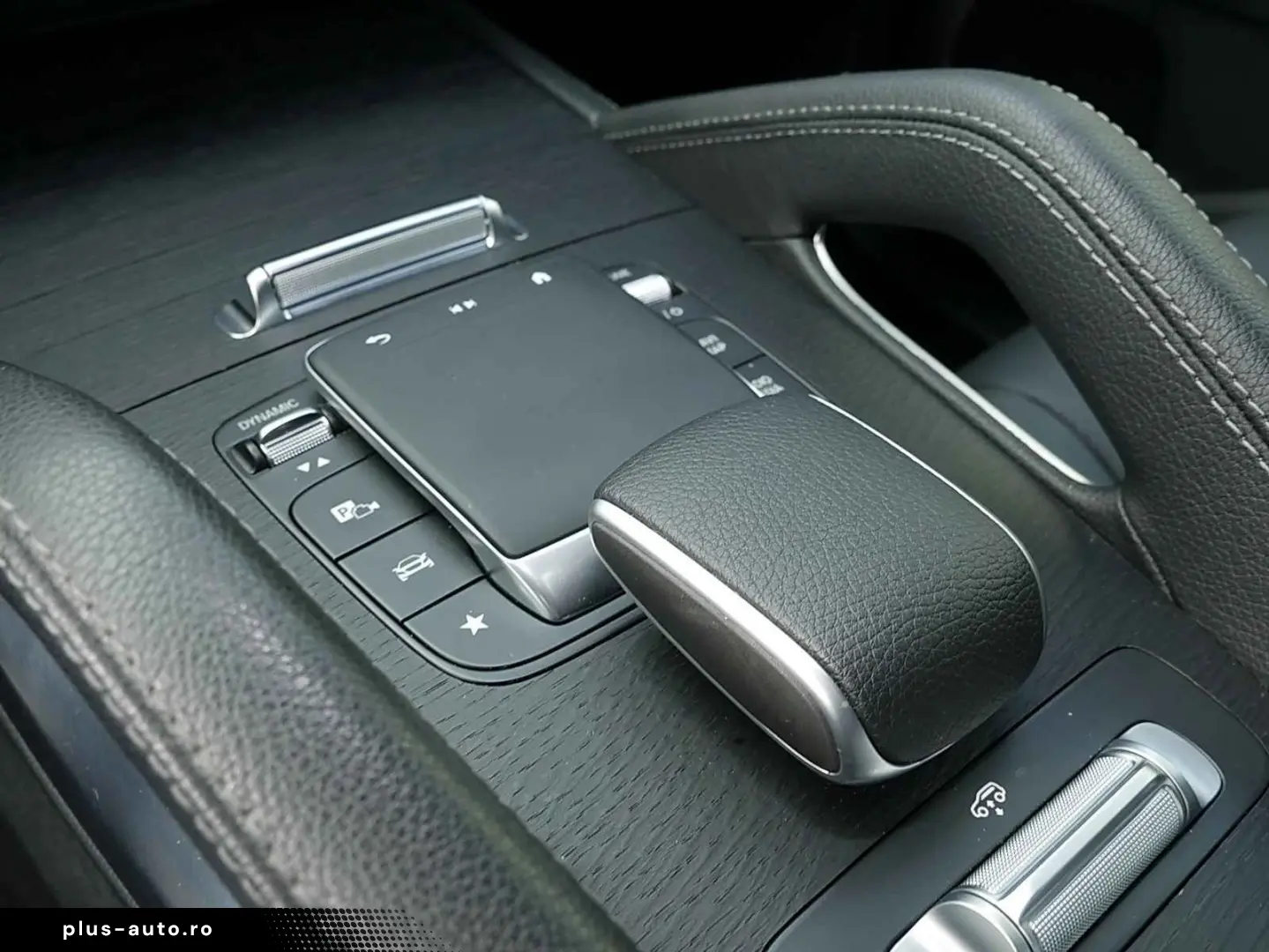 MERCEDES-BENZ GLE 300 d 4M AMG DISTR. STH. AHK PANO NIGHT