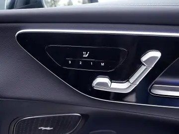 MERCEDES-BENZ GLC 450 d 4M AMG DISTR. PANO AHK DIGT LIGHT