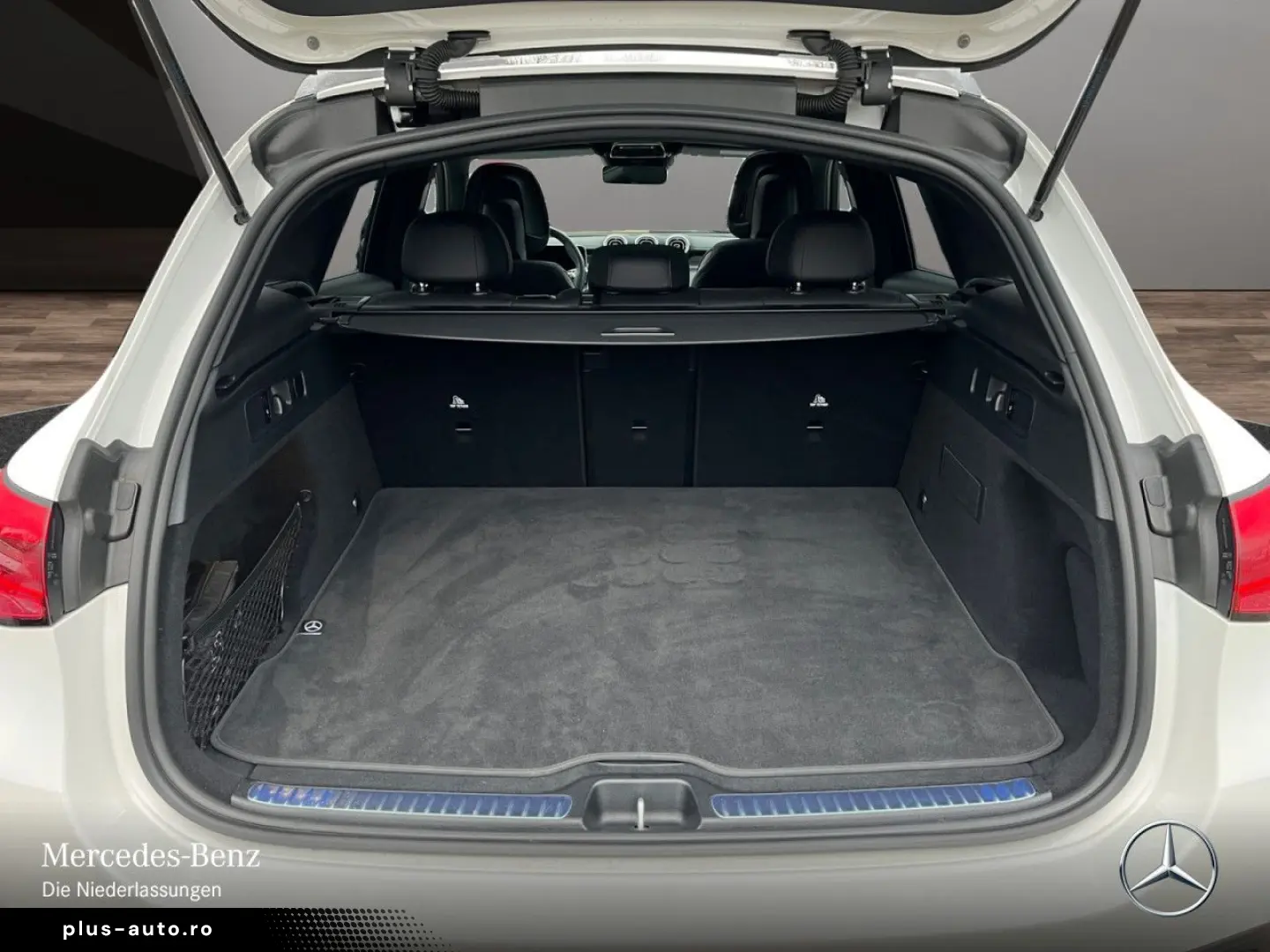 MERCEDES-BENZ GLC 200 4M AMG Night Pano AHK DIST 360