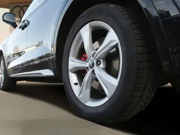 AUDI Q5 Sportback 40 TDI quattro S line STHZ Navi VC