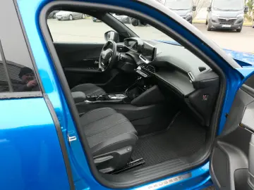 PEUGEOT Neuer 2008 GT Pure Tech AT8 130PS NAV SHZ LED