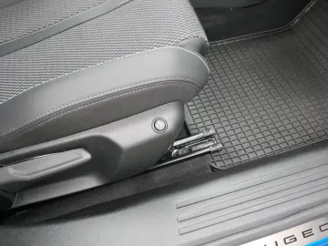 PEUGEOT Neuer 2008 GT Pure Tech AT8 130PS NAV SHZ LED