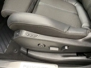 PEUGEOT 3008 GT 1.2 Automatik LED Soundsystem ACC