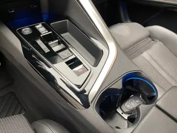 PEUGEOT 3008 GT 1.2 Automatik LED Soundsystem ACC