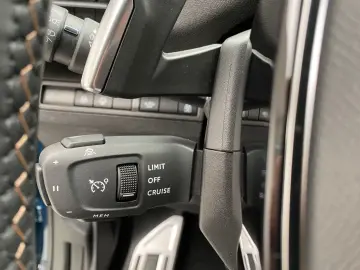 PEUGEOT 3008 GT 1.2 Automatik LED Soundsystem ACC