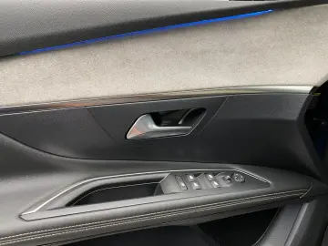 PEUGEOT 3008 GT 1.2 Automatik LED Soundsystem ACC