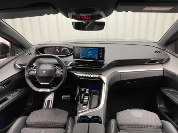 PEUGEOT 3008 GT 1.2 Automatik LED Soundsystem ACC