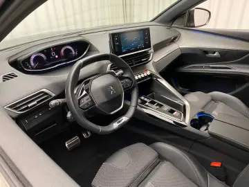 PEUGEOT 3008 GT 1.2 Automatik LED Soundsystem ACC