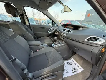Renault Grand Scenic 1.5 dCi 7 LOCURI