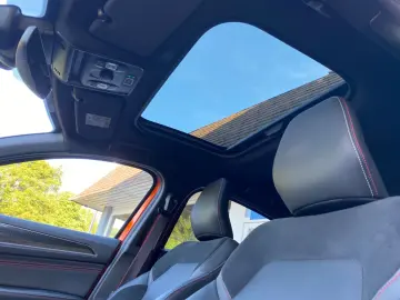 RENAULT Arkana R.S. Line 1. HAND AUTOMATIK SPORT LED KAM