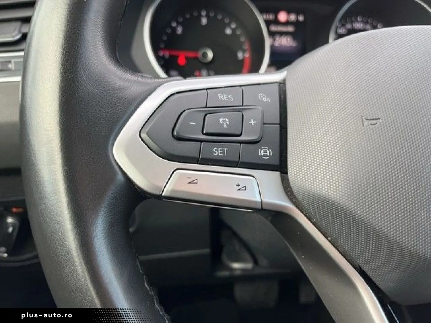 VW Tiguan  Life 2.0 TDI DSG AHK LED NAVI KLIMA