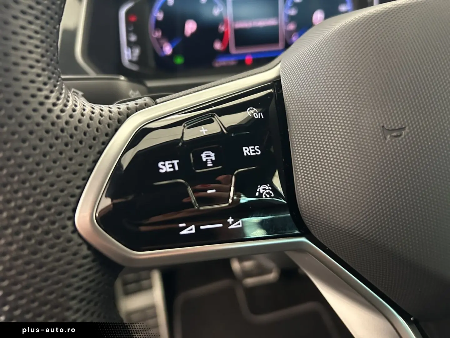 VW Tiguan 1.5 TSI R-Line  DSG MATRIX NAVI ACC KLIMA