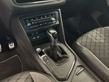 VW Tiguan 1.5 TSI R-Line  DSG MATRIX NAVI ACC KLIMA