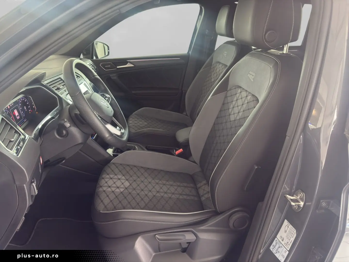 VW Tiguan 2.0 TDI R-Line  DSG AHK MATRIX NAVI ACC