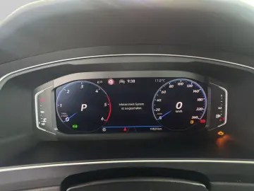 VW Tiguan 2.0 TDI R-Line  DSG AHK MATRIX NAVI ACC