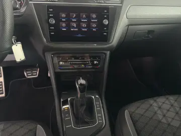 VW Tiguan 2.0 TDI R-Line  DSG AHK MATRIX NAVI ACC
