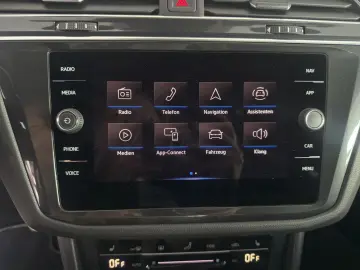 VW Tiguan 2.0 TDI R-Line  DSG AHK MATRIX NAVI ACC