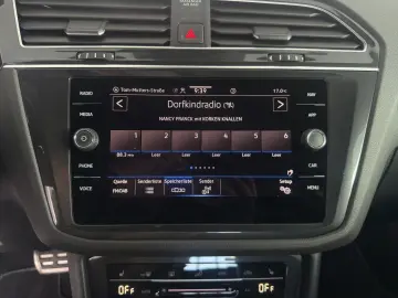 VW Tiguan 2.0 TDI R-Line  DSG AHK MATRIX NAVI ACC