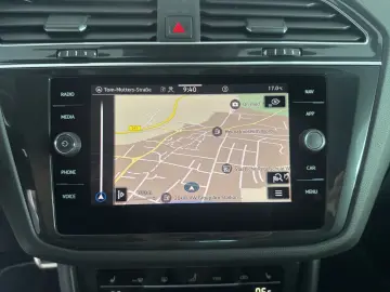 VW Tiguan 2.0 TDI R-Line  DSG AHK MATRIX NAVI ACC
