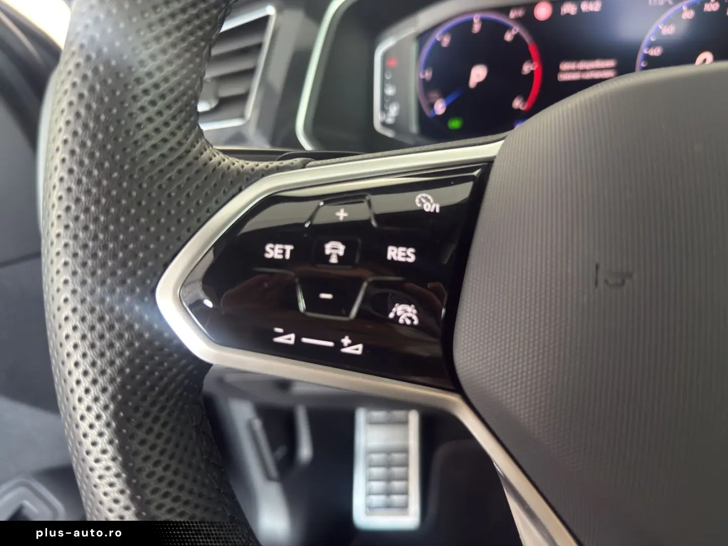 VW Tiguan 2.0 TDI R-Line  DSG AHK MATRIX NAVI ACC