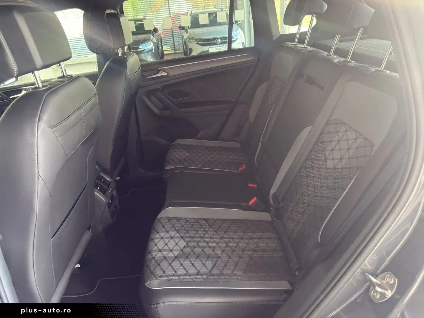 VW Tiguan 2.0 TDI R-Line  DSG AHK MATRIX NAVI ACC