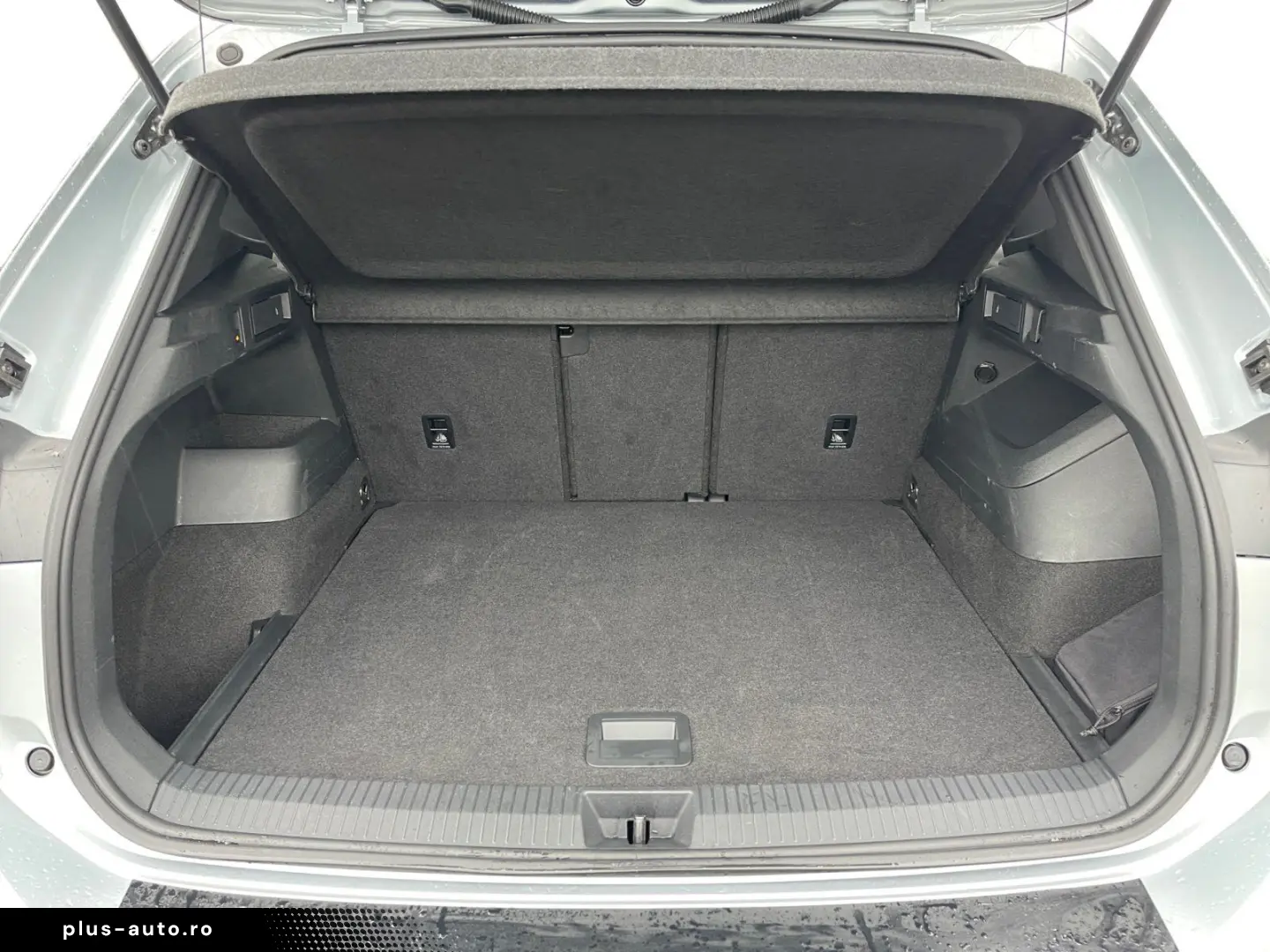 VW Tiguan 2.0 DSG TDI R-LINE 20  AHK NAVI BLACKSTYL