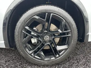 VW Tiguan 2.0 DSG TDI R-LINE 20  AHK NAVI BLACKSTYL