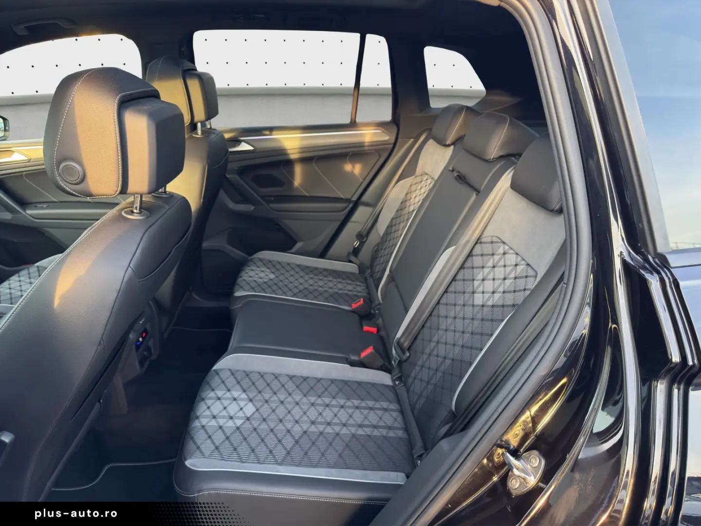 VW Tiguan 2.0 TDI R-Line Black Style 4Motion Navi P