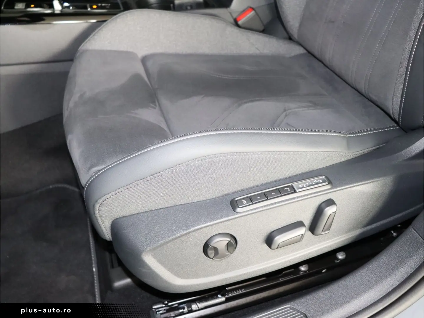 VW Golf VIII 1.5 eTSI DSG Edition 50 Pano Keyless