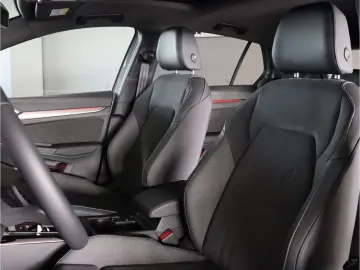 VW Golf VIII 1.5 eTSI DSG Edition 50 Pano Keyless