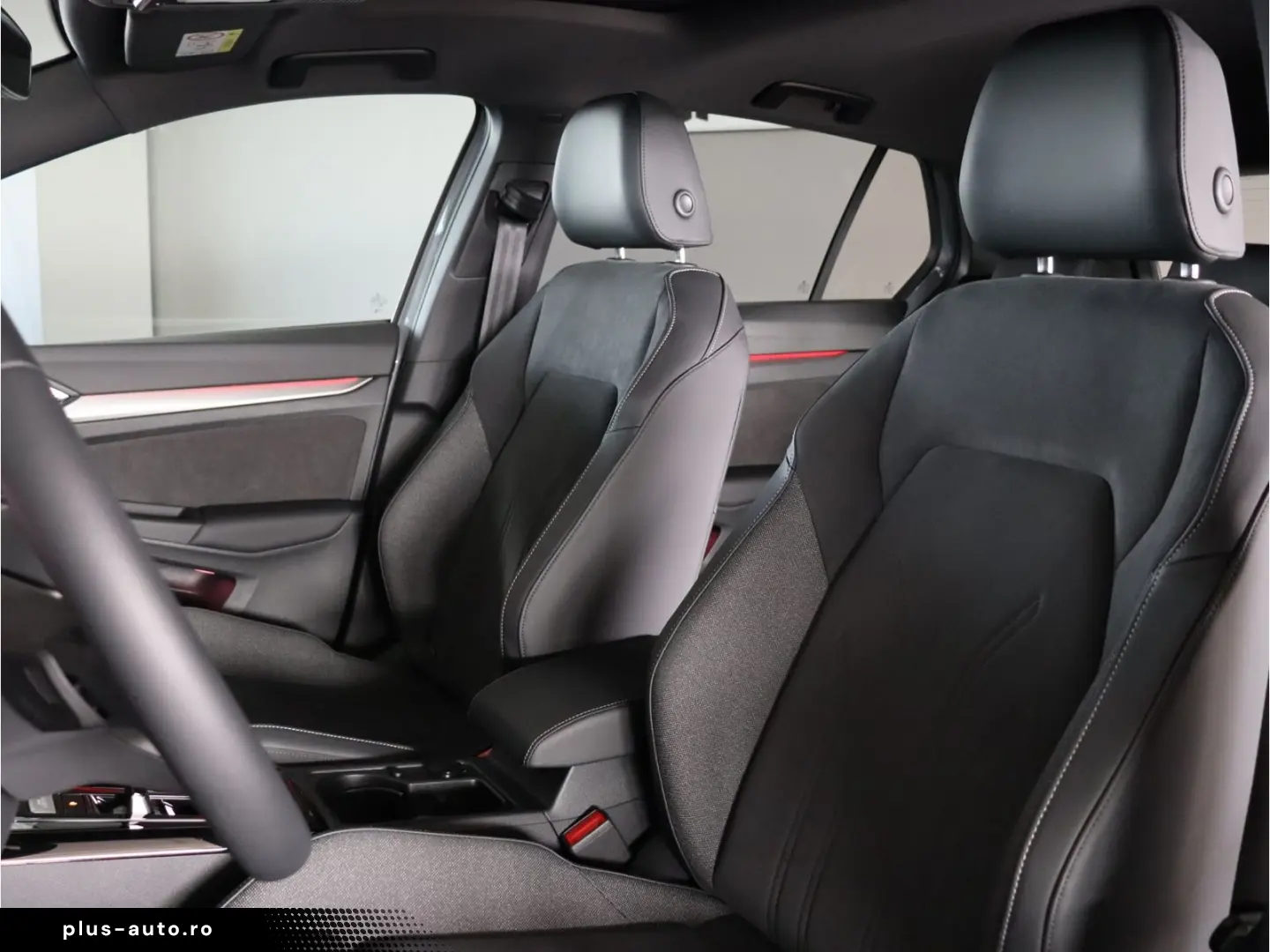 VW Golf VIII 1.5 eTSI DSG Edition 50 Pano Keyless