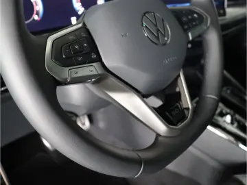 VW Golf VIII 1.5 eTSI DSG Edition 50 Pano Keyless