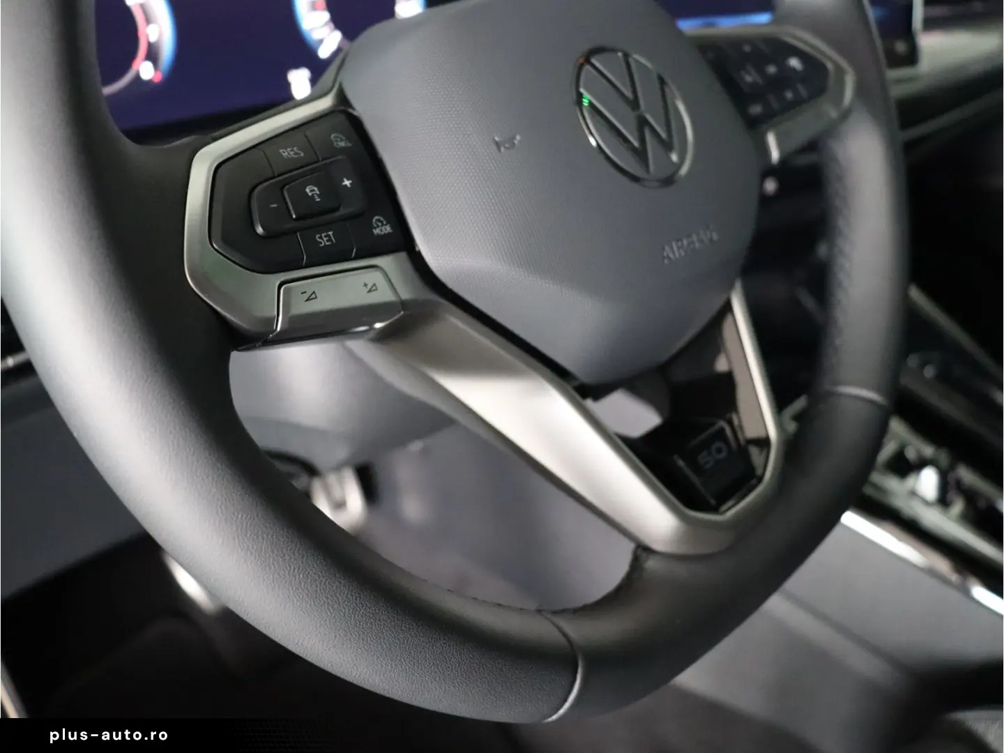 VW Golf VIII 1.5 eTSI DSG Edition 50 Pano Keyless