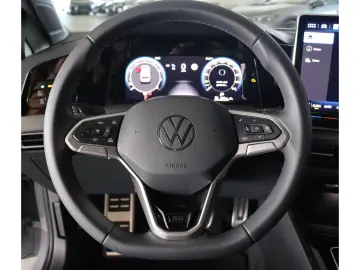 VW Golf VIII 1.5 eTSI DSG Edition 50 Pano Keyless