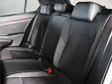 VW Golf VIII 1.5 eTSI DSG Edition 50 Pano Keyless