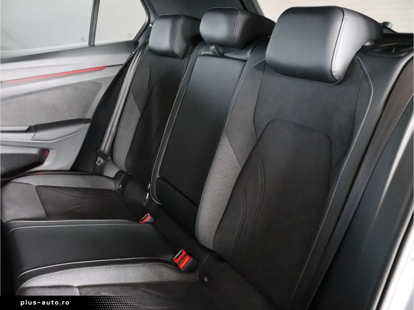 VW Golf VIII 1.5 eTSI DSG Edition 50 Pano Keyless