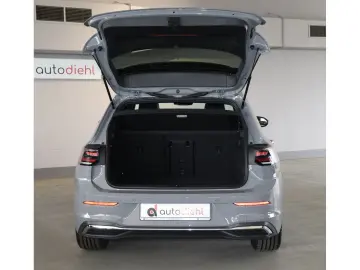 VW Golf VIII 1.5 eTSI DSG Edition 50 Pano Keyless