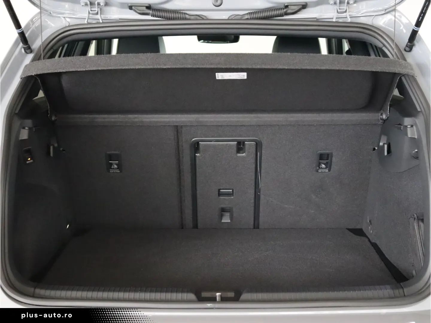 VW Golf VIII 1.5 eTSI DSG Edition 50 Pano Keyless